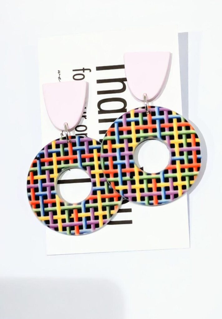 Earrings with a 3D pattern